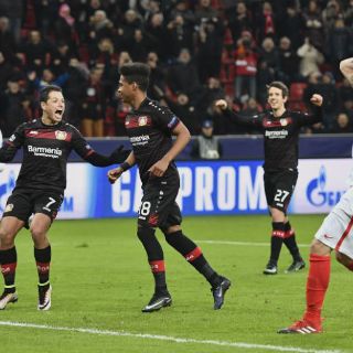 Leverkusen golea al Mónaco; 'Chicharito' sigue sin anotar