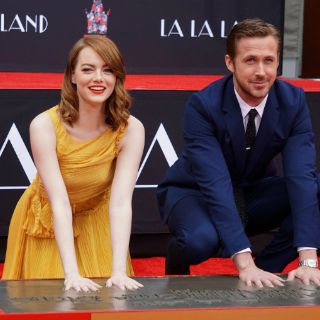 Ryan Gosling y Emma Stone plasman sus huellas en Hollywood