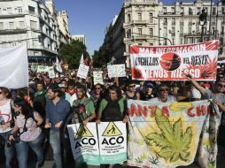 'La salud es un derecho' fue el lema que la organización Cameda plasmó en pancartas. EFE / D. Fernández