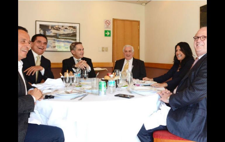 Barrales publicó la imagen en su Twitter haciendo un llamado a la unidad. TWITTER / @Ale_BarralesM