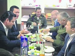 El martes Aristóteles, llevó a cenar a Osorio Chong a una taquería en Providencia. Los acompañaron R. Sales, S. Cienfuegos y M. Robles. EL INFORMADOR / R. Tamayo