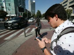 Ciudadanos han optado por habilitar grupos de WhatsApp para, con apoyo de la Policía, coordinarse contra la delincuencia. EL INFORMADOR / R. Tamayo