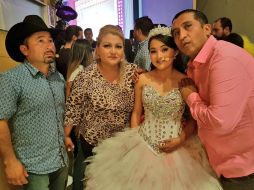 'Lalo' le aseguró a la familia que él sería padrino 'de lo que sea'. TWITTER / @laloariaswuu