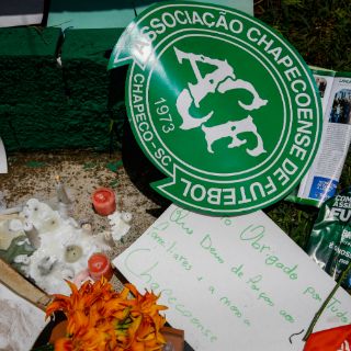 Barcelona invita a Chapecoense a disputar un trofeo
