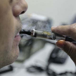 Cigarrillo electrónico amenaza la salud pública