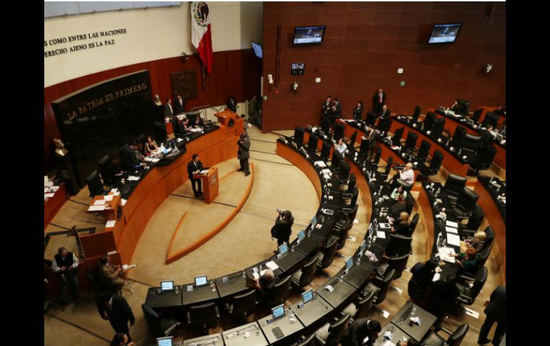 La ley señala que los servidores públicos pueden recibir obsequios siempre y cuando no excedan de 10 veces el salario mínimo. SUN / J. C. Reyes