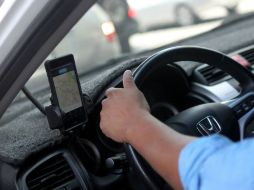 Aprovechan giroscopio y acelerómetro de los teléfonos para conocer los hábitos de manejo de los choferes. EL INFORMADOR / ARCHIVO