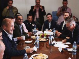 En el acto estuvieron regidores de Guadalajara y alcaldes y representantes de los 13 municipios beneficiados. FACEBOOK / EnriqueIbarraP