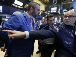 Nasdaq Composite, de títulos bancarios, tecnológicos, industriales y de seguros, avanza 24.72 puntos. AP / ARCHIVO