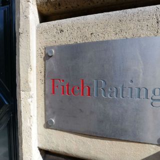 Fitch baja a 'negativa' la perspectiva de nota de México