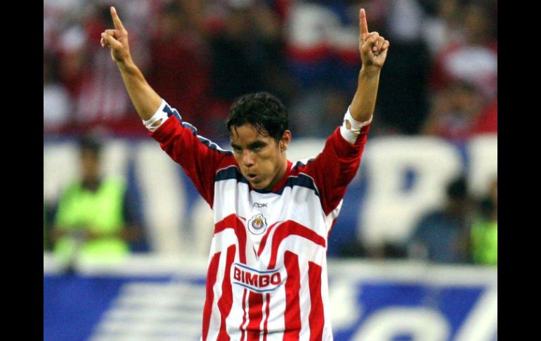 Omar Bravo adelantó al chiverío en el partido de ida ante Toluca. MEXSPORT / ARCHIVO