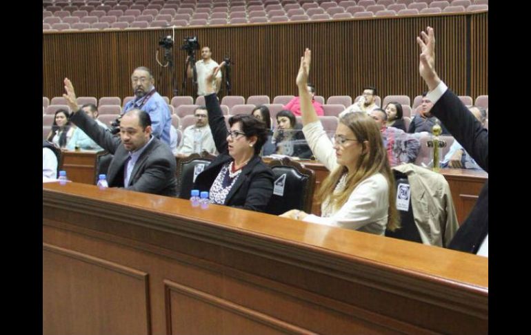 El panista Castaños Valenzuela advirtió que Sinaloa pierde una posición privilegiada de competencia en atracción de nuevas inversiones. TWITTER / @carloscastanos