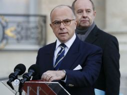 Bernard Cazeneuve, primer ministro de Francia, anuncia la decisión a los medios. AFP / T. Samson