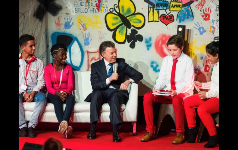 Santos contestó a preguntas enviadas por infantes de toda Noruega. AFP / J. Nesvold