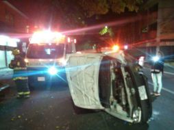 Los hechos ocurrieron al cruce de la avenida Hidalgo y la calle Frías, en Guadalajara. ESPECIAL / Bomberos Guadalajara
