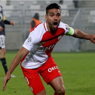 Falcao anota triplete y pone al Mónaco en la cima
