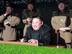 El líder norcoreano alabó el valiente servicio prestado de forma independiente y proactiva por los soldados. AFP / KCNA