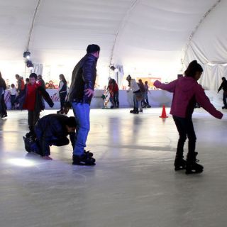 Tonaltecas ya pueden disfrutar de pista de hielo