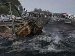 De acuerdo con la versión de algunos testigos una enorme bola de fuego envolvió al menos un docena de los vehículos. EFE / D. Kurokawa