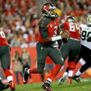 Bucs vencen a Santos para su quinta victoria seguida