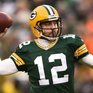 Rodgers y Empacadores aplastan a Seattle