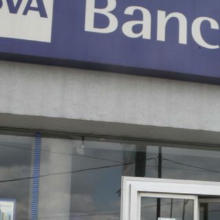 Bancos suspenden operaciones este lunes