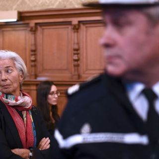 Inicia juicio por 'negligencia' contra Christine Lagarde