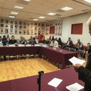 Castellanos se retira de contienda para auditor