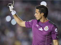 El arquero asistió a las pruebas médicas de la mañana sin saber que horas más tarde se confirmaría su traspaso. MEXSPORT / ARCHIVO