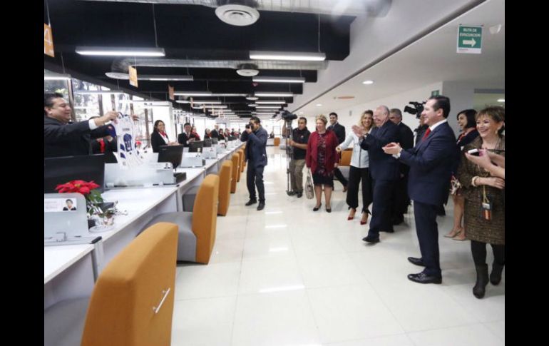 Sánchez y Tépoz agrega que ne la Cofepris se realizan 329 trámites diferentes y anualmente atienden 660 mil servicios. TWITTER / @COFEPRIS