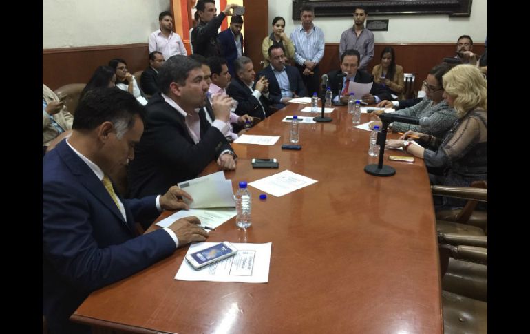 El pleno se fue a un receso para que sesione la Comisión de Vigilancia y emita un nuevo dictamen de acuerdo. TWITTER / @LegislativoJal