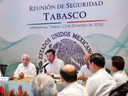 El secretario Miguel Ángel Osorio Chong encabezó una reunión con integrantes del Grupo de Coordinación de Seguridad. TWITTER / @SEGOB_mx