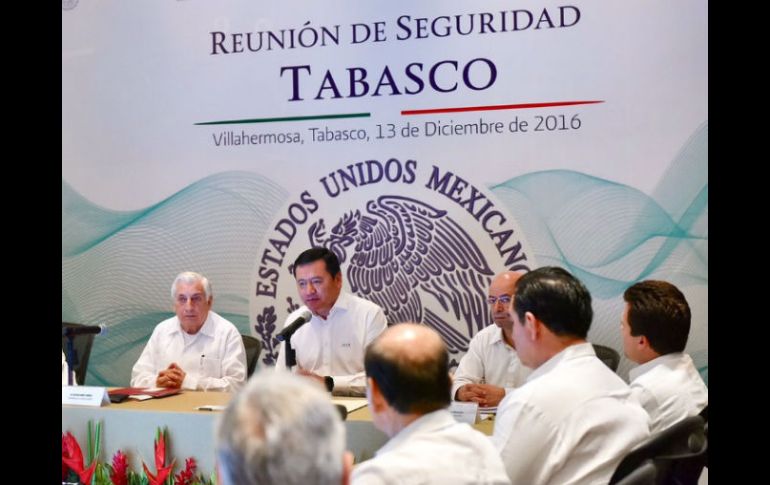 El secretario Miguel Ángel Osorio Chong encabezó una reunión con integrantes del Grupo de Coordinación de Seguridad. TWITTER / @SEGOB_mx