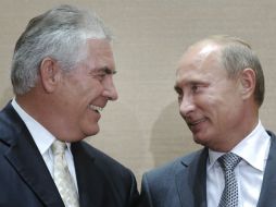 Rex Tillerson lleva relación de negocios con Vladimir Putin. AP / A. Druzhinin