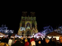 Ante la gran afluencia de personas que acuden a ver las calles iluminadas y los mercados navideños, desplegarán más policías. AFP / F. Nascimbeni