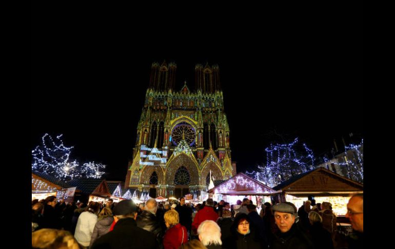 Ante la gran afluencia de personas que acuden a ver las calles iluminadas y los mercados navideños, desplegarán más policías. AFP / F. Nascimbeni