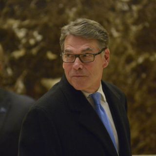 Trump confirma a Perry como secretario de Energía