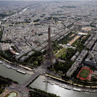 Torre Eiffel cumple segundo día cerrada por huelga
