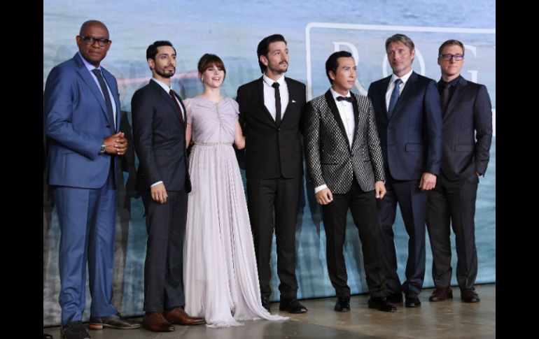 Todo el elenco y el director estuvieron presentes durante el estreno en el viejo continente. EFE / A. Rain