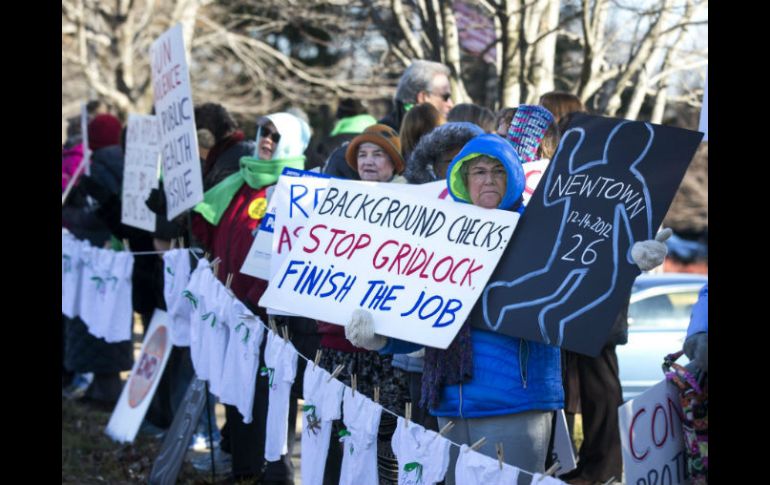 A cuatro años de una de los tiroteos más letales en Estados Unidos, piden por restricciones al uso de armas de fuego. EFE / J. Lo Scalzo
