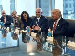 Trump llamó a una reunión en su torre, a casi una docena de líderes de la industria, la cual apoyó mayormente a la candidata demócrata. AFP / T. Clary