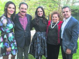Paty Arregui, el festejado Felipe Arregui, Marthis Arregui, Martha Gaytán y Felipe Arregui.  /