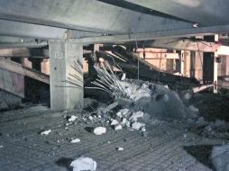 La caída de una trabe derribó cuatro niveles de la construcción y varios sótanos. ESPECIAL /