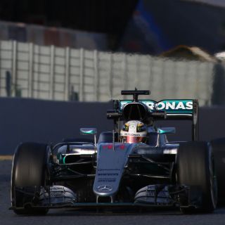 Mercedes no anunciará nuevo piloto antes de enero