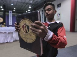 El libro consta de 352 páginas, siendo de pasta dura y tiene un costo de mil pesos. EL INFORMADOR / F. Ochoa