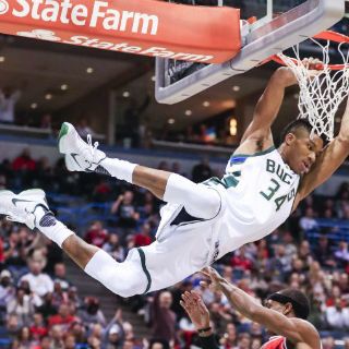 Antetokounmpo y Parker deciden triunfo de los Bucks