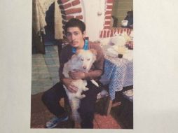 Ángel Geovani mide 1.79 metros, es de tez blanca y ojos verdes. ESPECIAL /