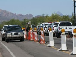 Los migrantes, originarios de México, El Salvador, Guatemala y Honduras esperan la repatriación.  /