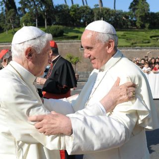 Papa emérito felicita a Francisco por su cumpleaños