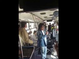 Los pasajeros compartieron el video en redes sociales. ESPECIAL /